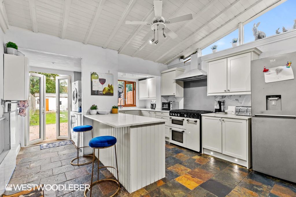 Property photo 3 of 23 Riveravenue_15.Jpg