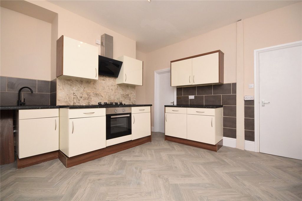 Property photo 2 of 15 Picture No. 20