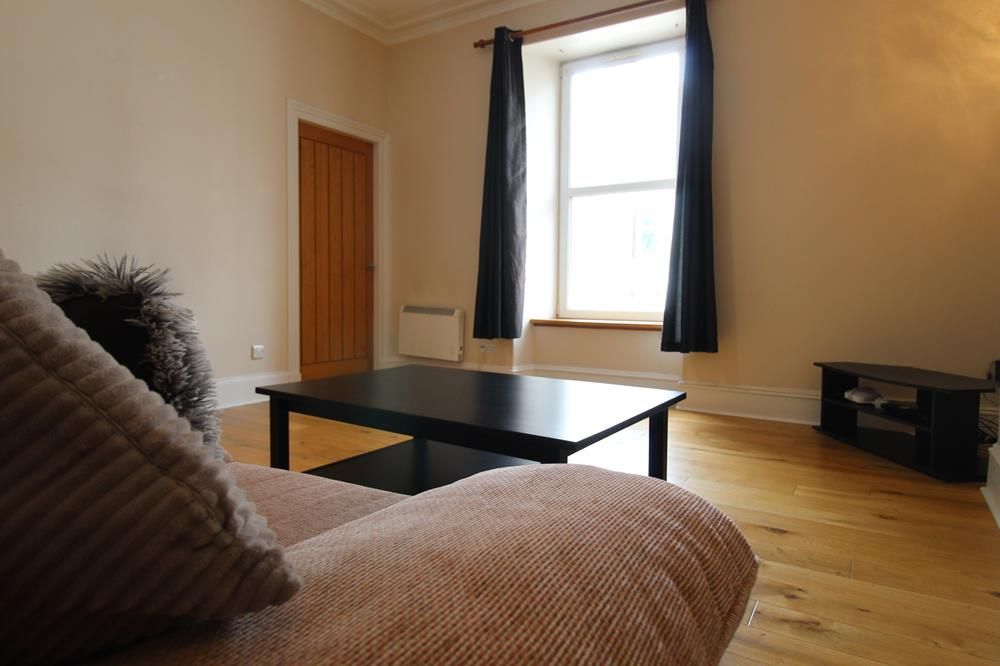 Property photo 3 of 11 Lounge Alt 2