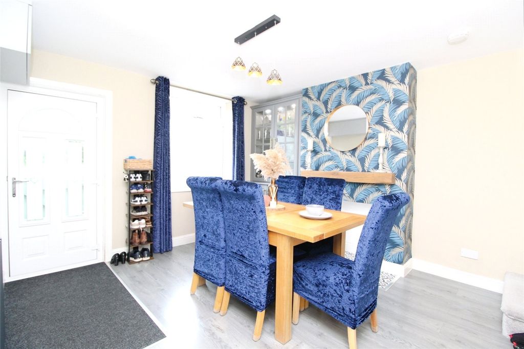 Property photo 3 of 18 Dining Room
