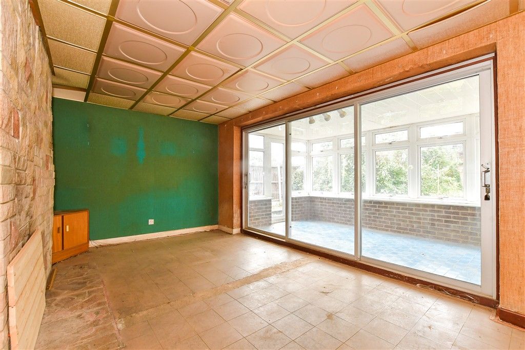 Property photo 2 of 16 Lounge