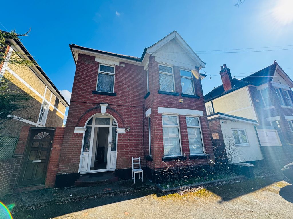 Property photo 2 of 39