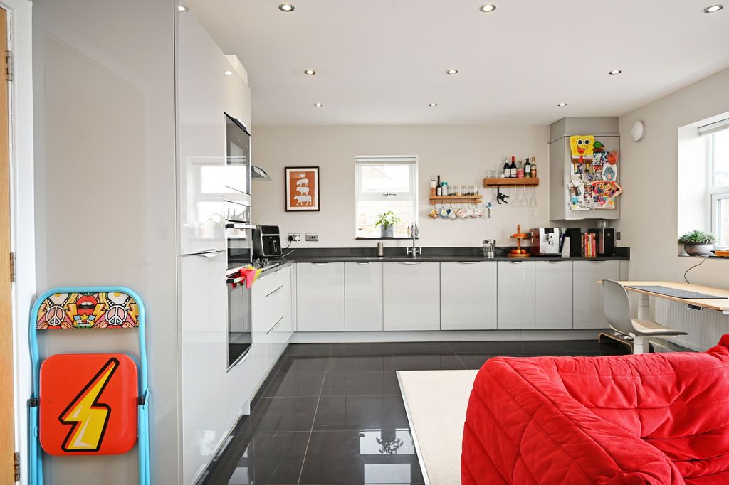 Additional image 6 of 2 bed flat for saleLime Tree House, Hunters Walk, Chesterfield S40