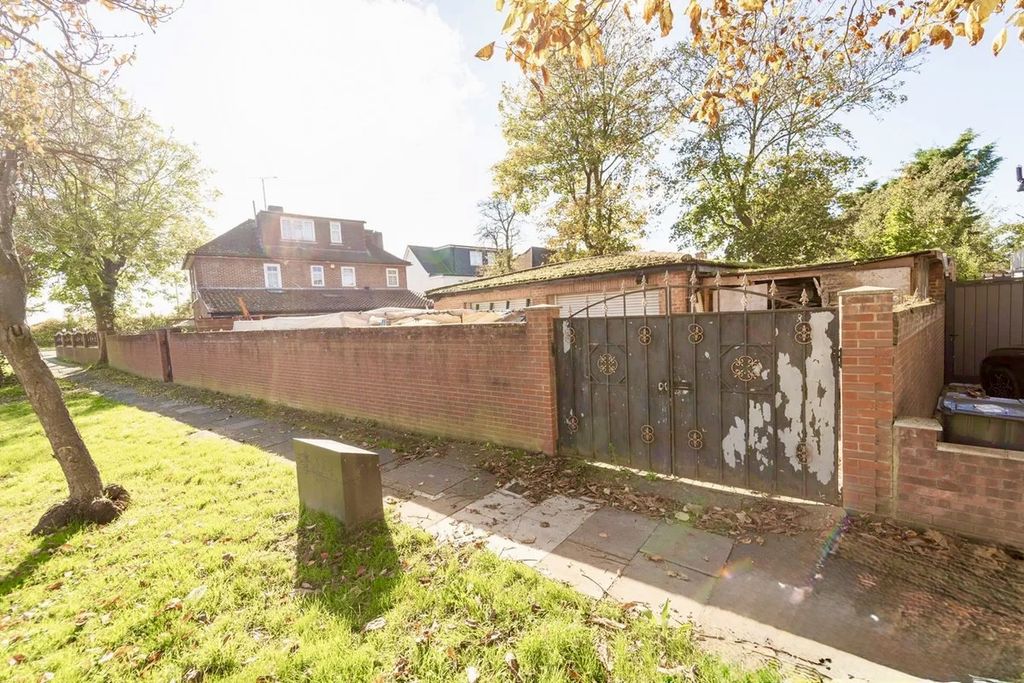 Additional image 21 of 7 bed detached house for saleGreat West Road, Hounslow, Greater London TW5