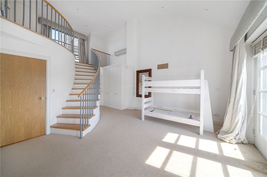 Property photo 3 of 14 Bedroom