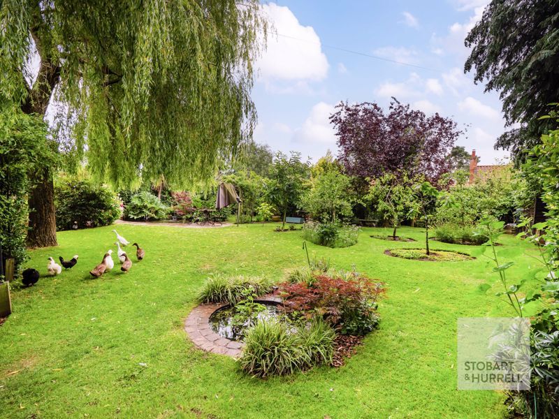 Property photo 3 of 38 Lawn Garden