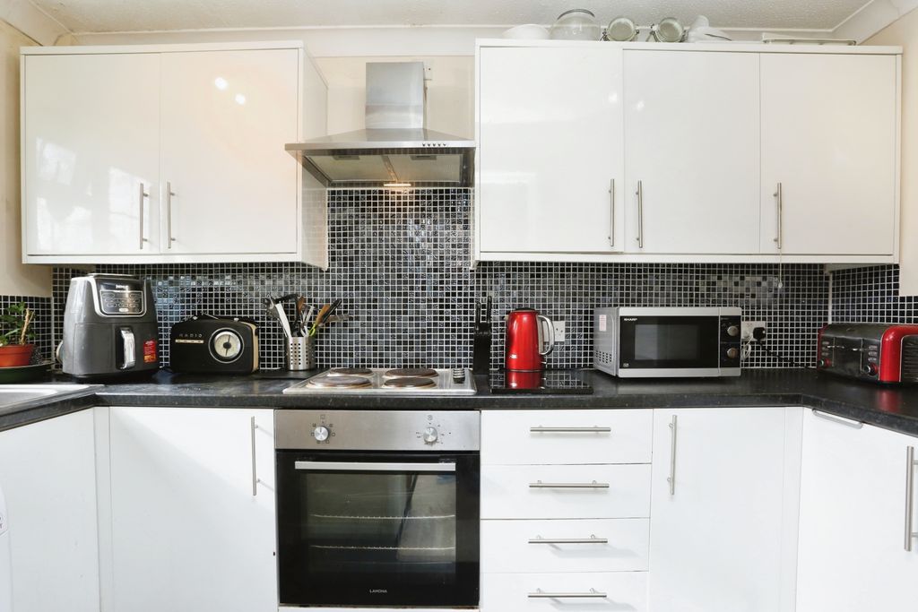 Property photo 2 of 12 Kitchen