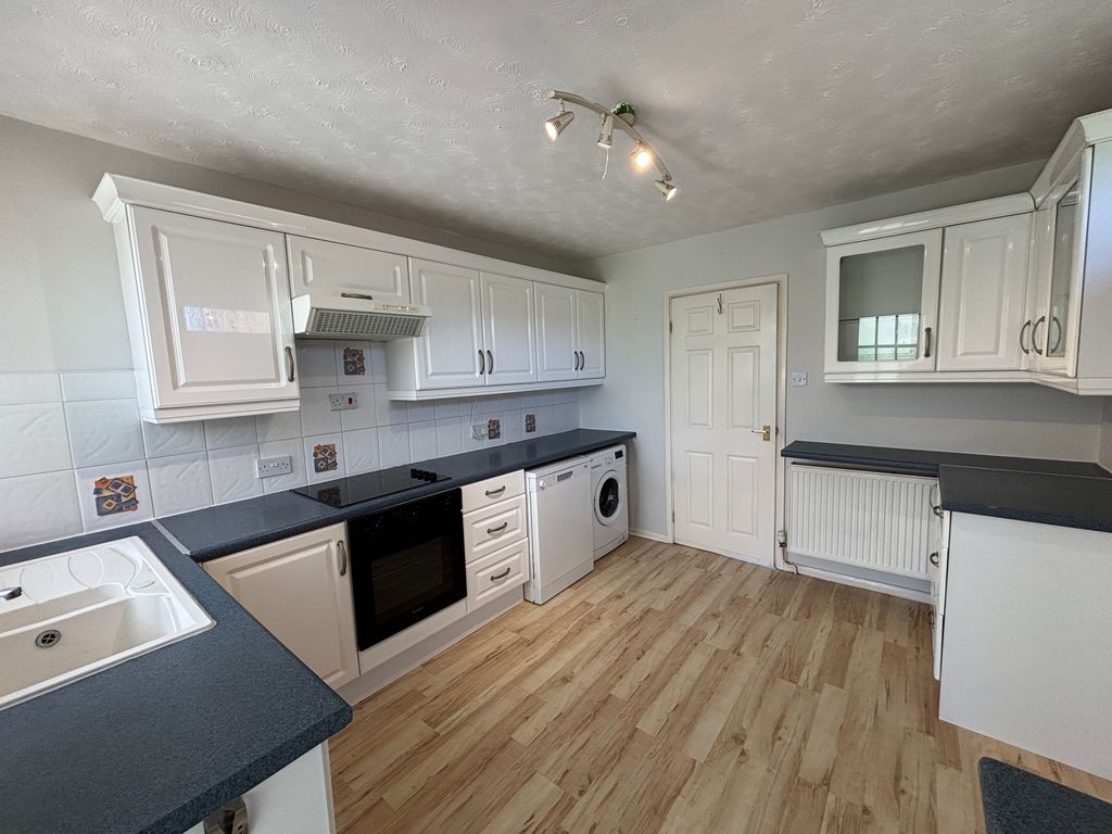 Property photo 2 of 21 Kitchen