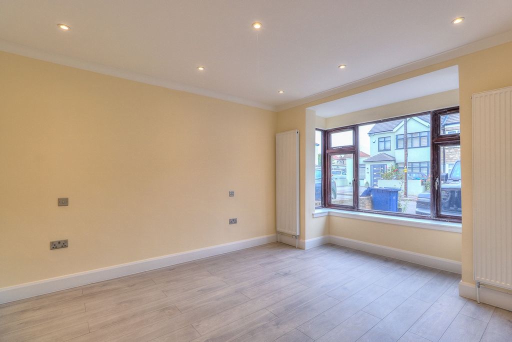 Property photo 2 of 19 Photo 1