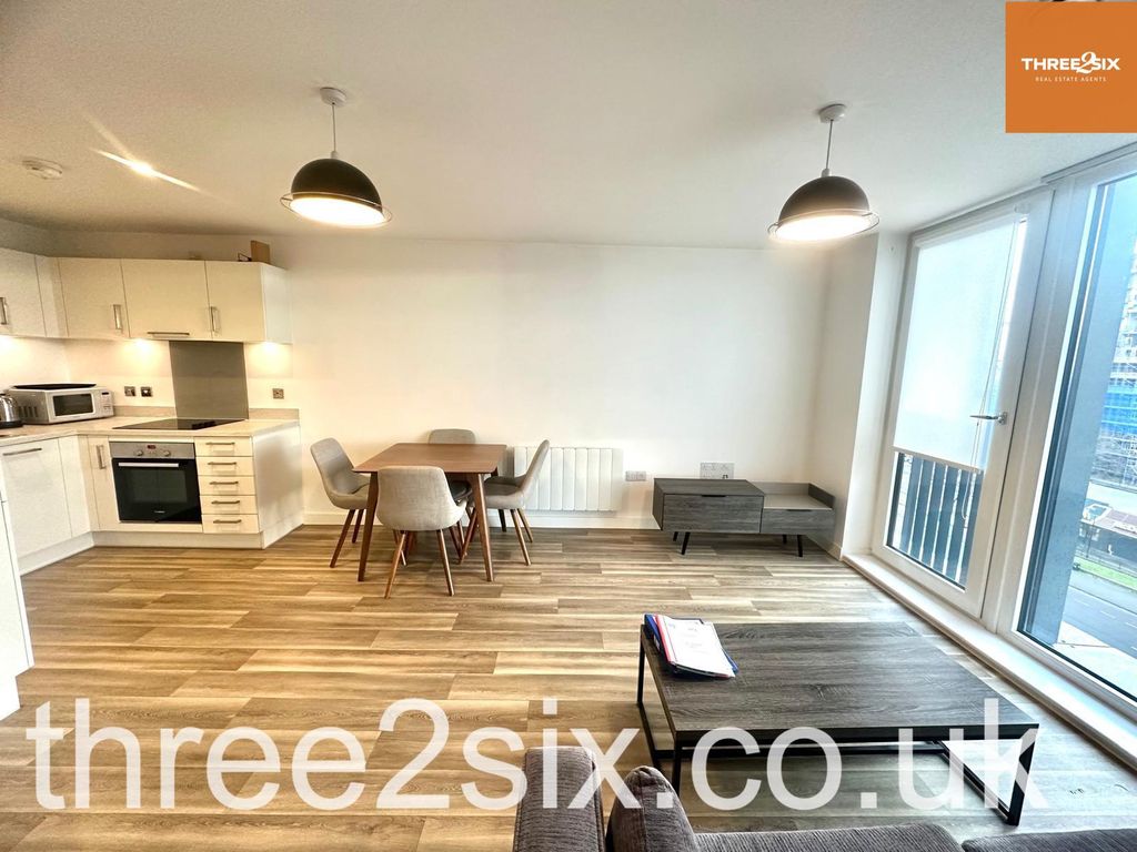 Property photo 1 of 10 Modern Gated &amp; Furnished Top Floor Apartment With Great Views