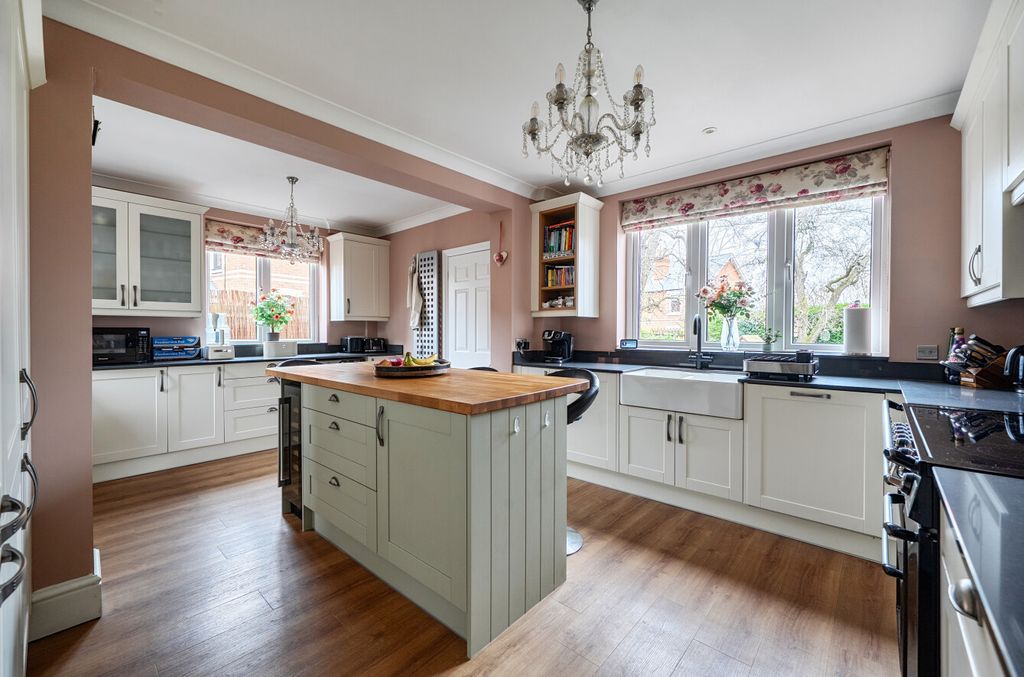 Property photo 2 of 23 1416203-17-6995Af...