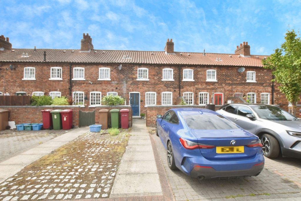 Property photo 1 of 14 Off Road Parking