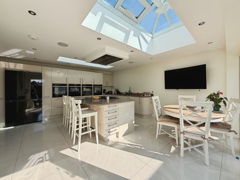 Property photo 2 of 19 5014836