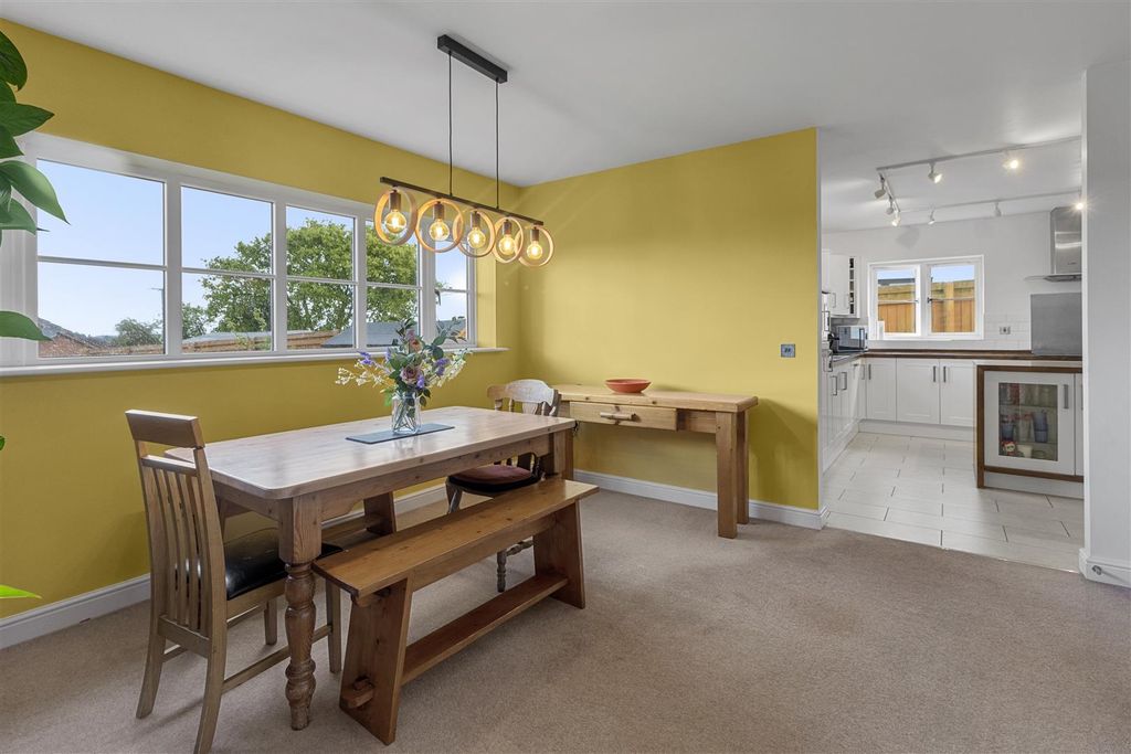 Property photo 3 of 25 Dining Area