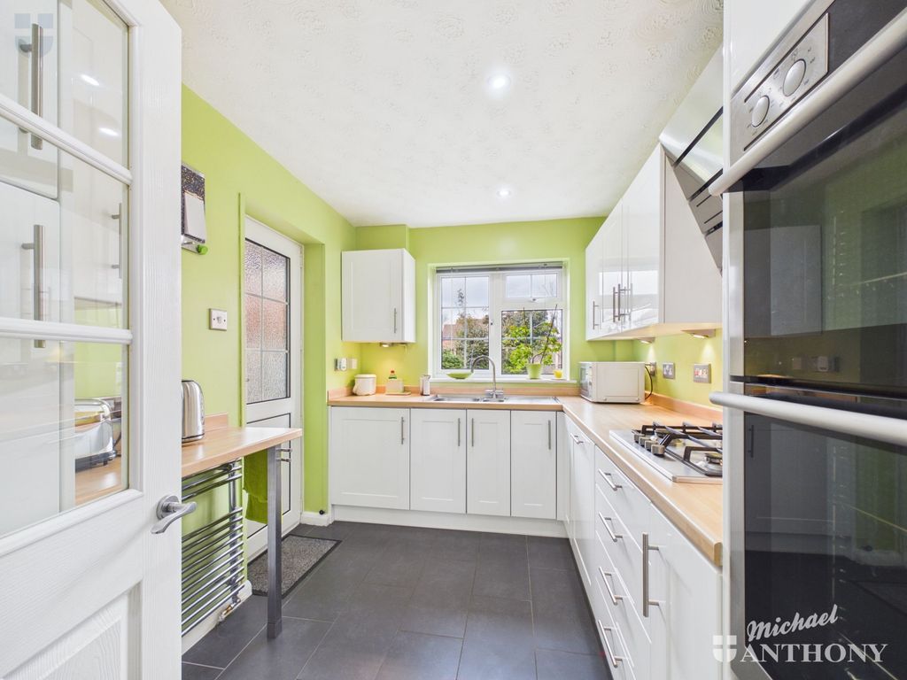 Property photo 2 of 14 Cam03218G0-Pr0965-Still006