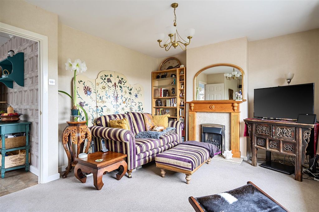 Property photo 2 of 20 Lounge