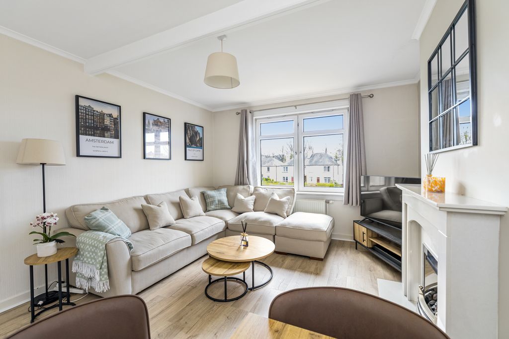 Property photo 3 of 19 Property Image 4