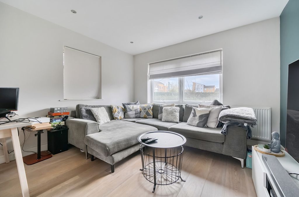 Property photo 2 of 17 1383305-8-691c5d5...