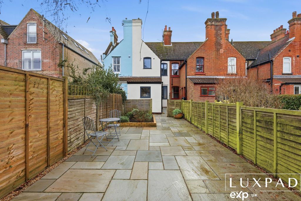 Property photo 2 of 16