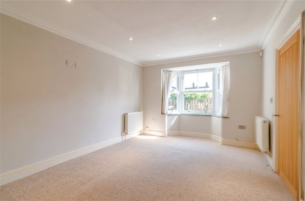 Property photo 3 of 8 Picture No. 05