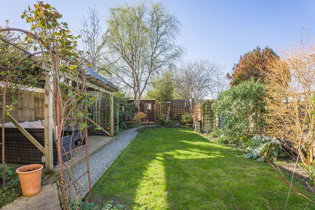 Property photo 2 of 27