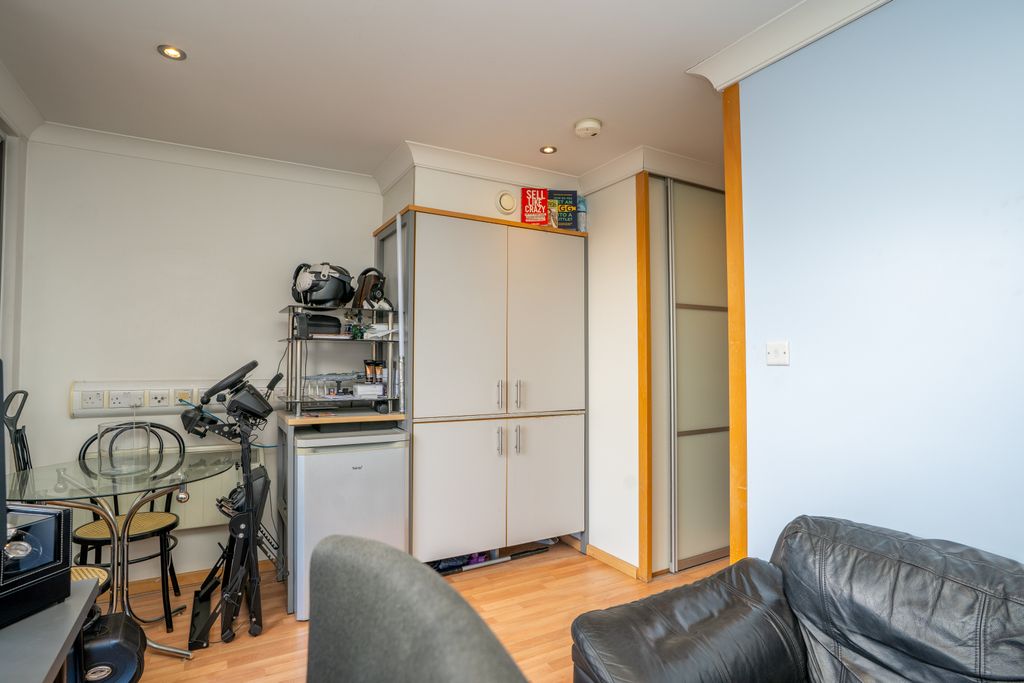 Property photo 3 of 10 W6156