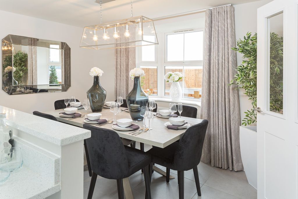 Property photo 3 of 10 Dining