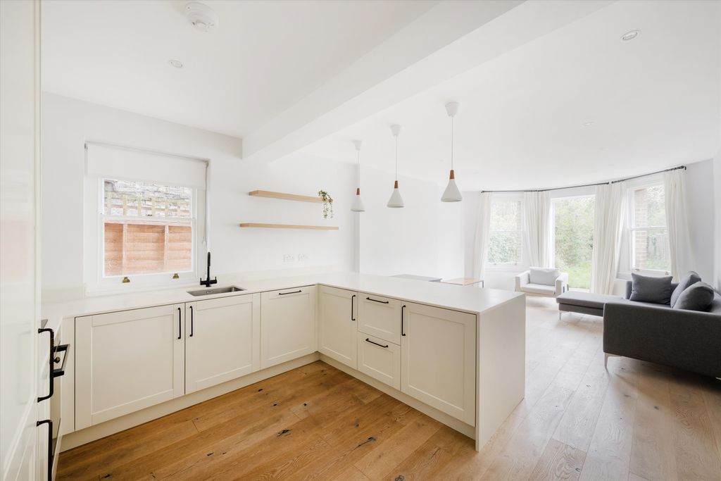 Property photo 1 of 13 Image