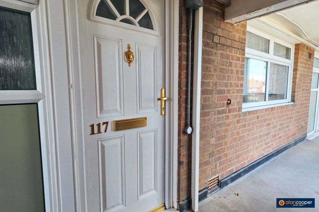 Property photo 2 of 19 4177574