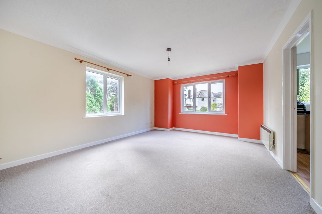 Property photo 2 of 19 Living / Dining Room