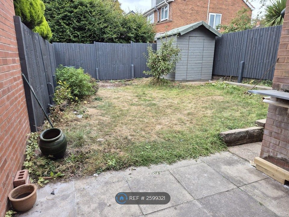Property photo 3 of 8 Garden