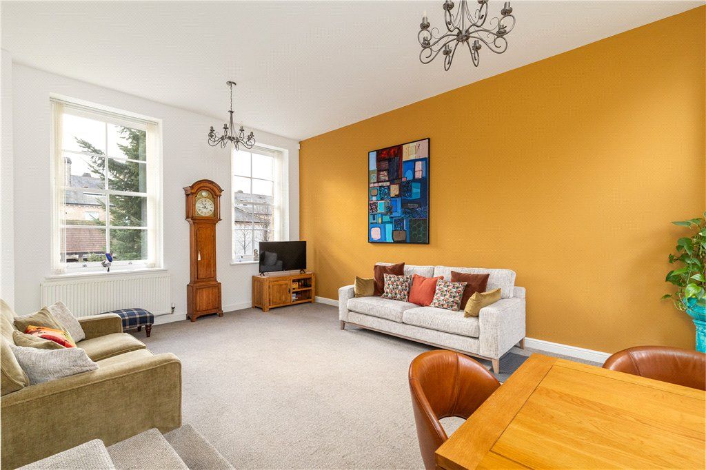 Property photo 2 of 22 Lounge/Dining