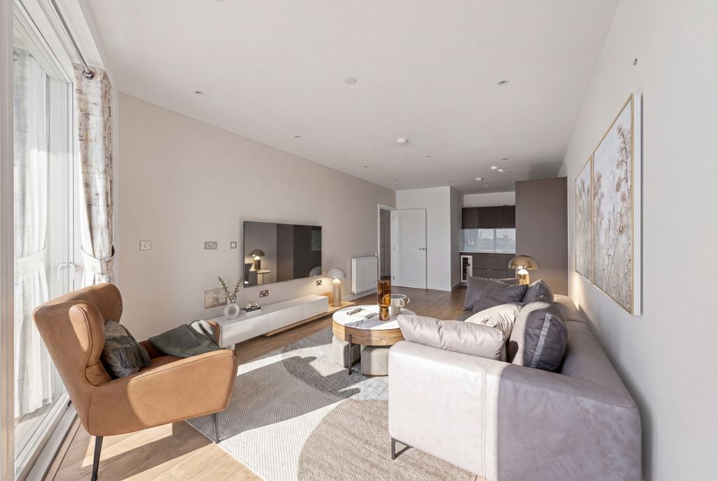 Property photo 2 of 11 Property_F511_094...