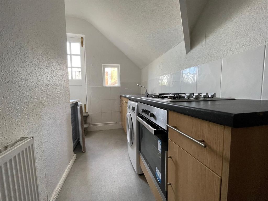 Property photo 3 of 8 Kitchen