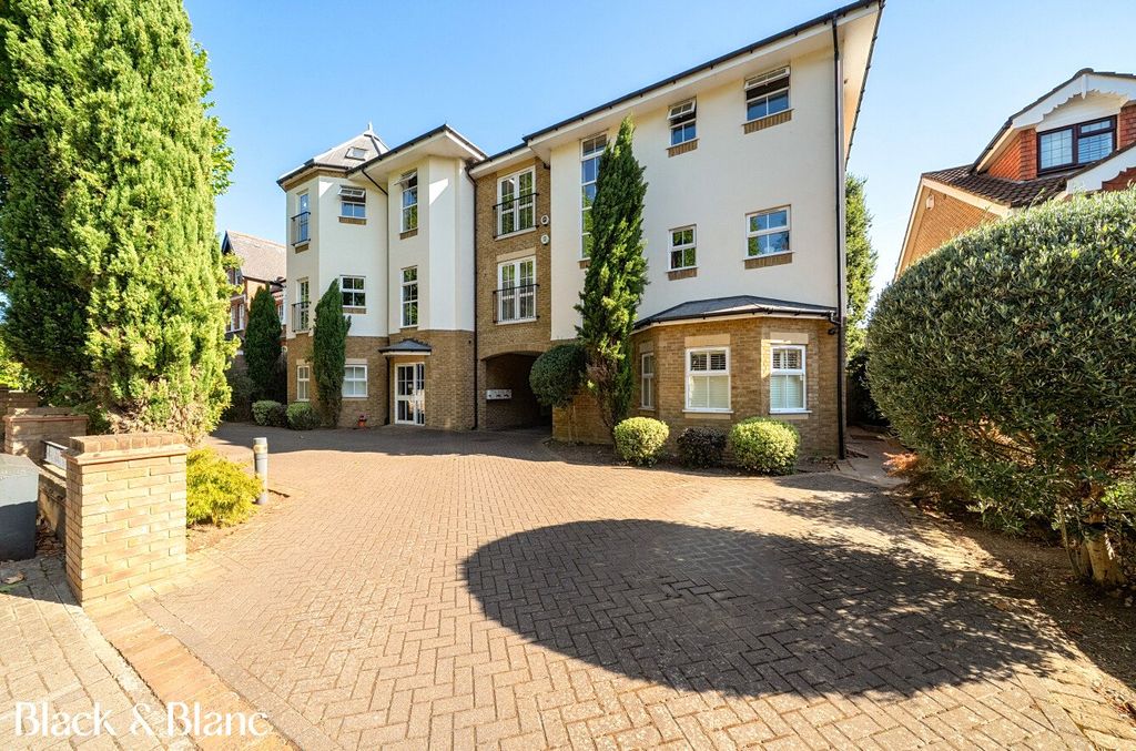 Property photo 1 of 19 External