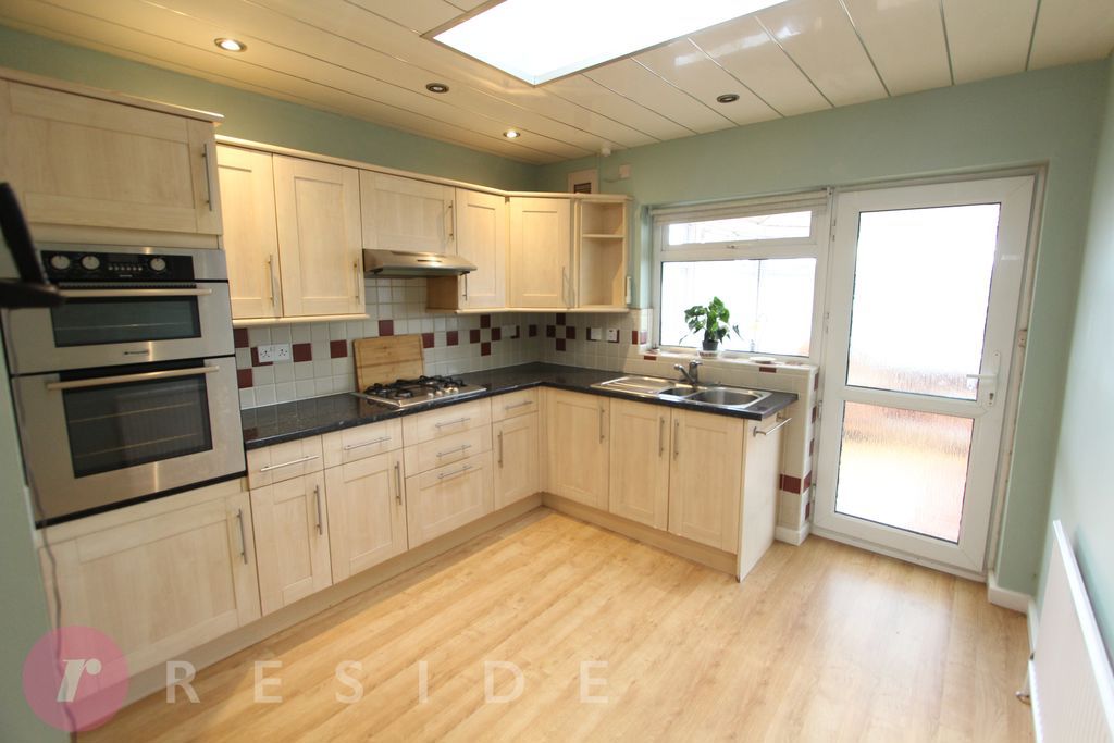 Property photo 3 of 14 Kitchen