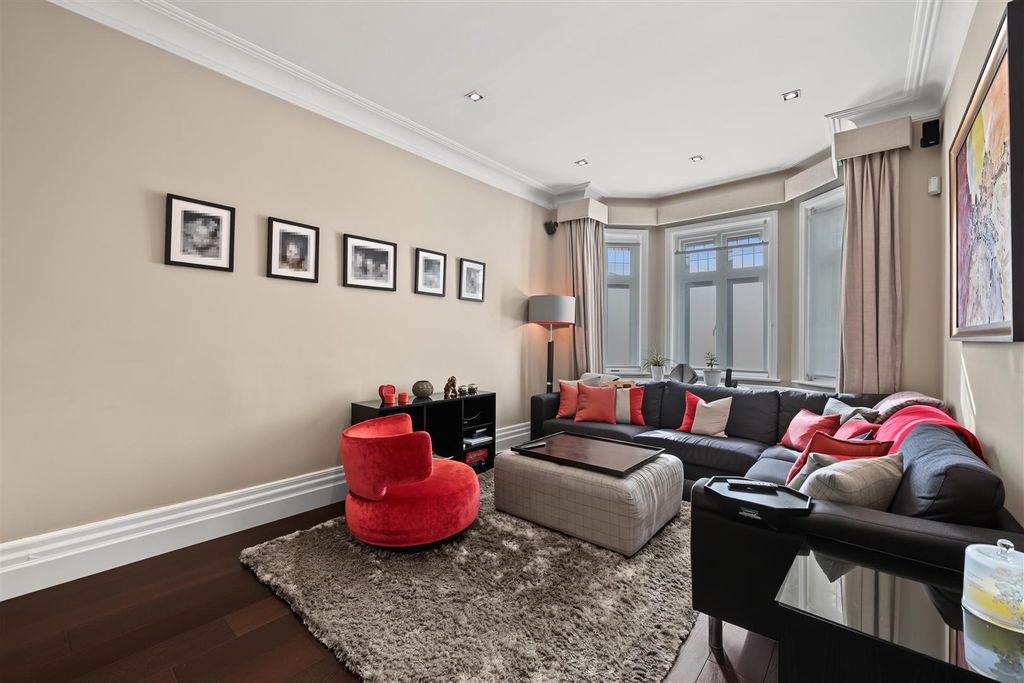 Property photo 3 of 12 5 Stormont Road N6 4Ns-No Watermark-6.Jpg
