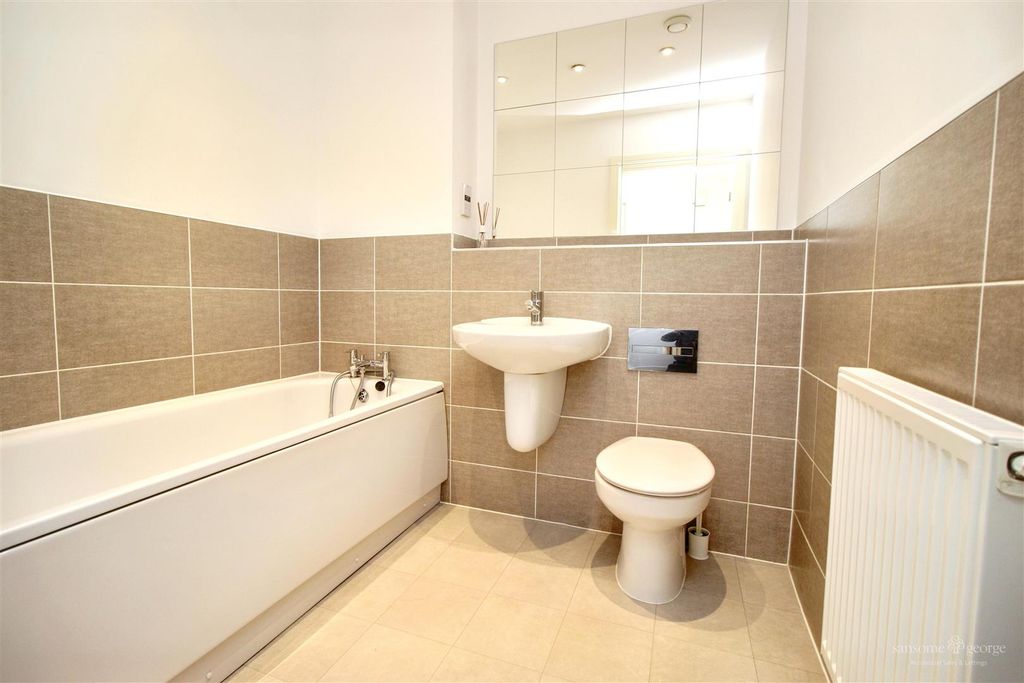 Property photo 3 of 13 Bathroom