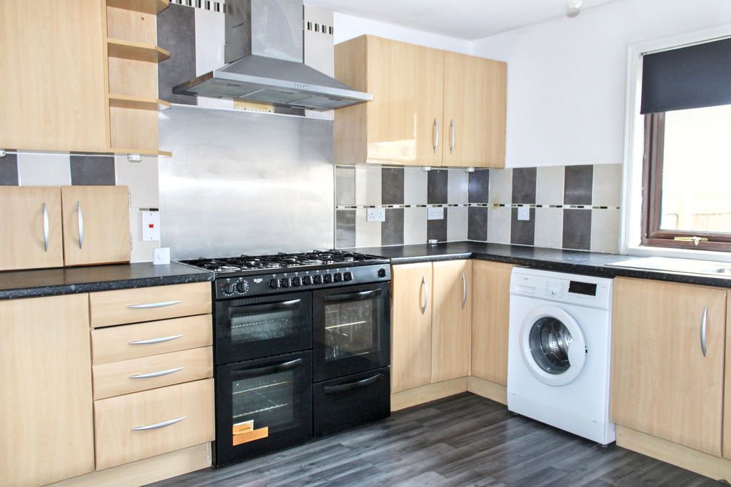 Property photo 1 of 9 Photo 10