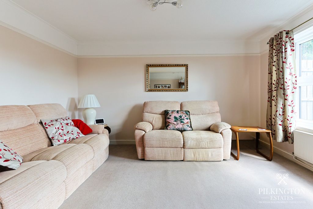 Property photo 3 of 13 5527454