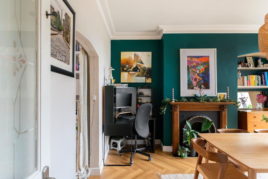 Property photo 3 of 27 G5F0G3Rhd - Dining Room C.Jpg