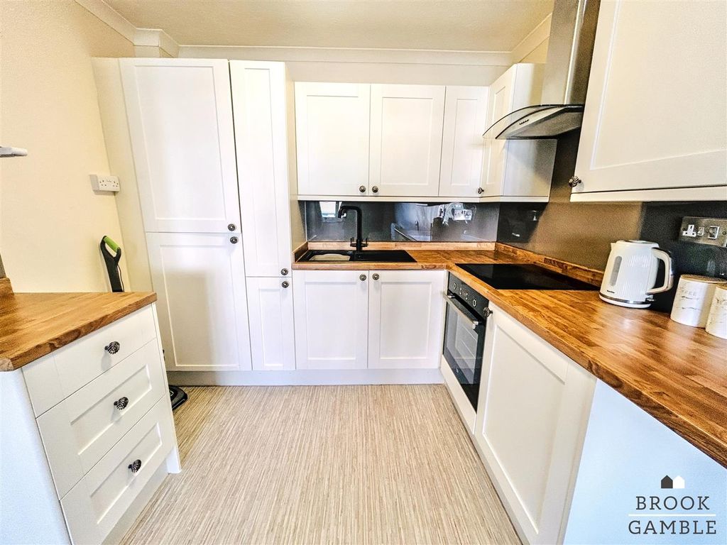Property photo 3 of 17 01323 438506