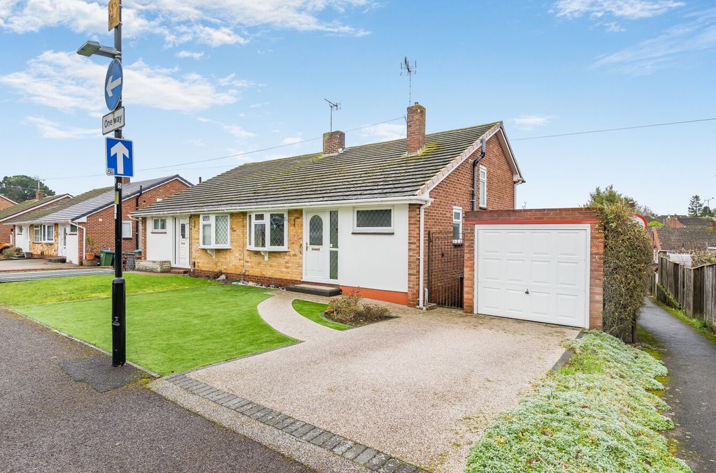 Property photo 1 of 16 1398003-34-696617...