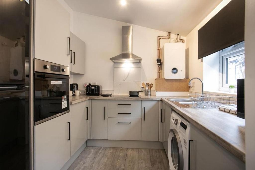 Property photo 1 of 5