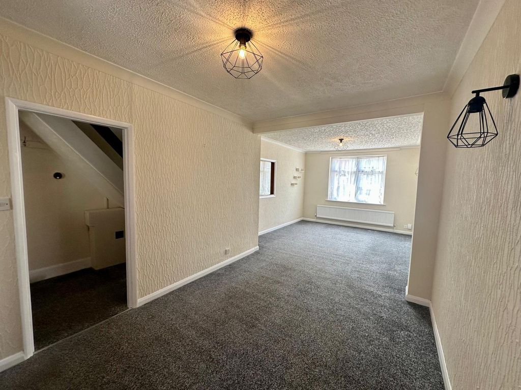 Property photo 2 of 10 Living Room (1)