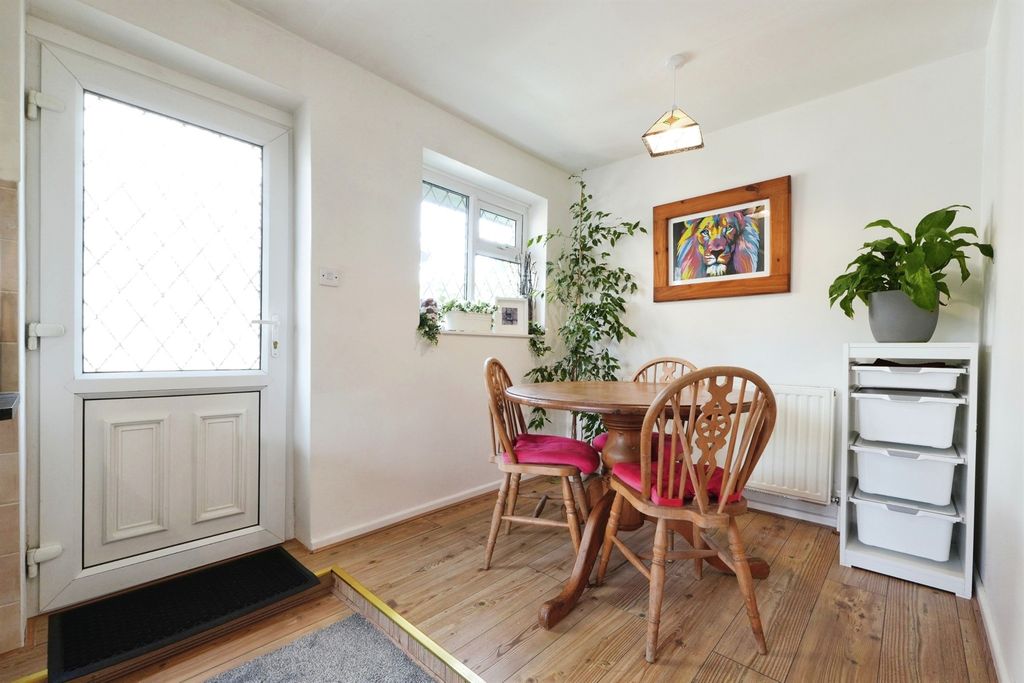 Property photo 3 of 19