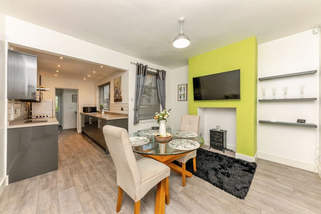 Property photo 3 of 15 Dining Room