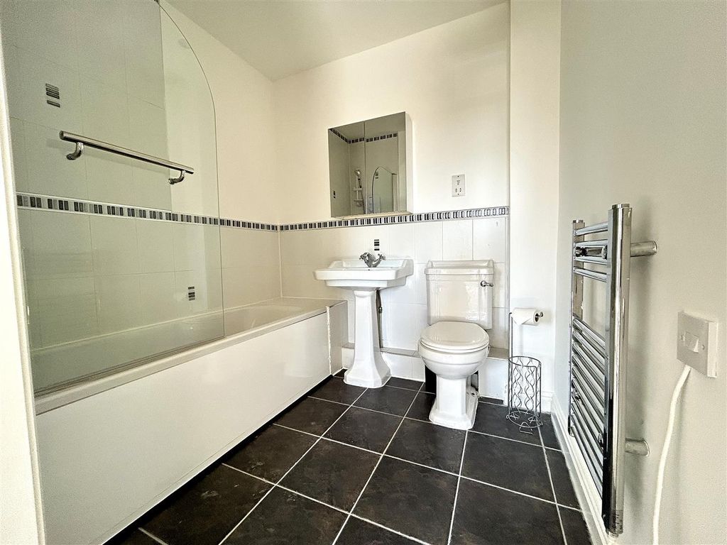 Property photo 3 of 12 Bathroom