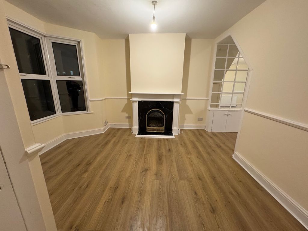 Property photo 3 of 20 Sr Lounge 2