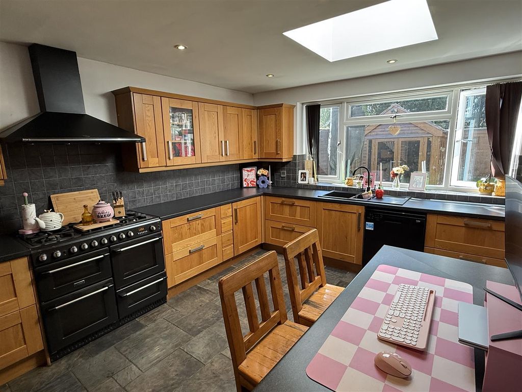 Property photo 3 of 25 Kitchen/Dining Room